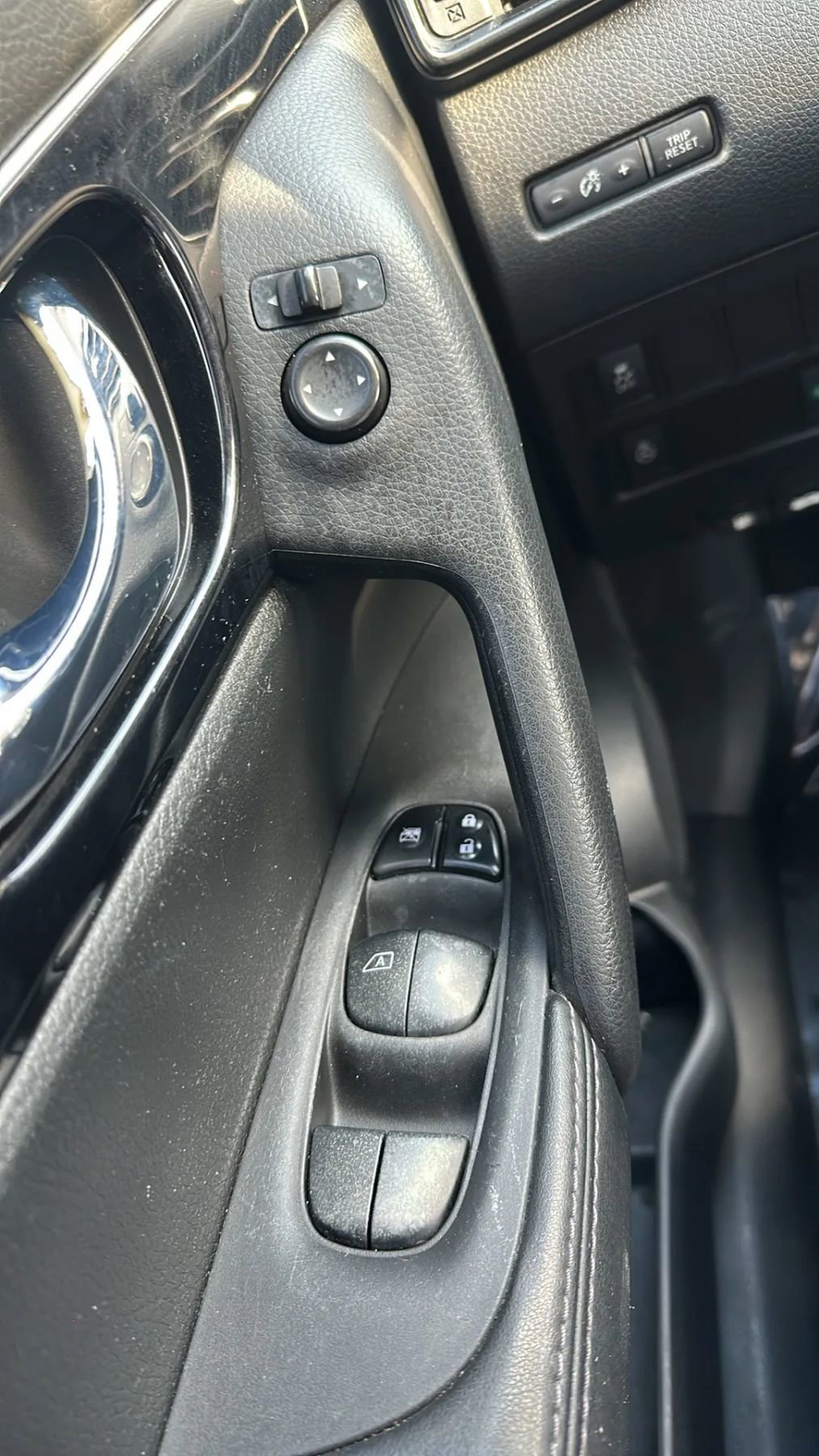 Used 2017 Nissan Rogue Sport SL FWD image 36