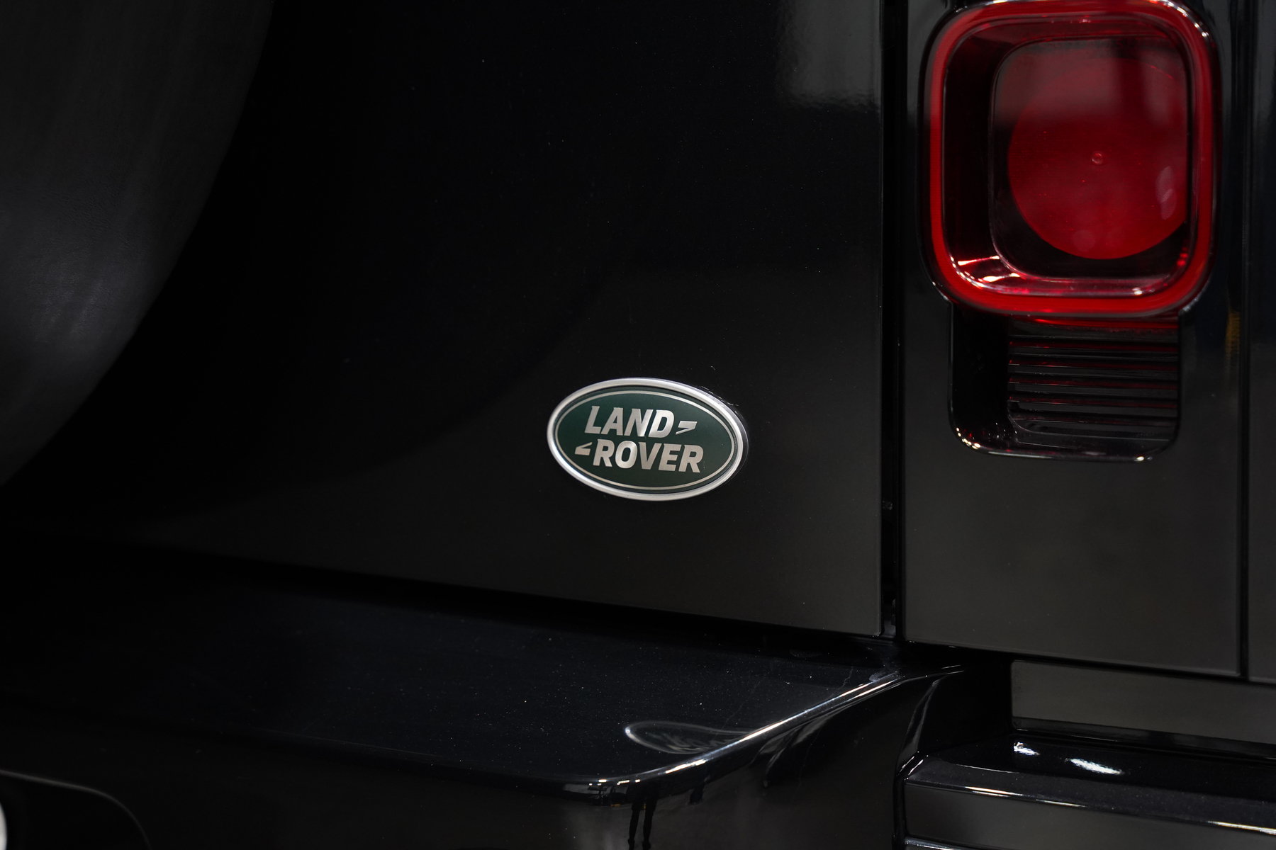 Used 2023 Land Rover Defender 110 X-Dynamic SE AWD/4WD image 8