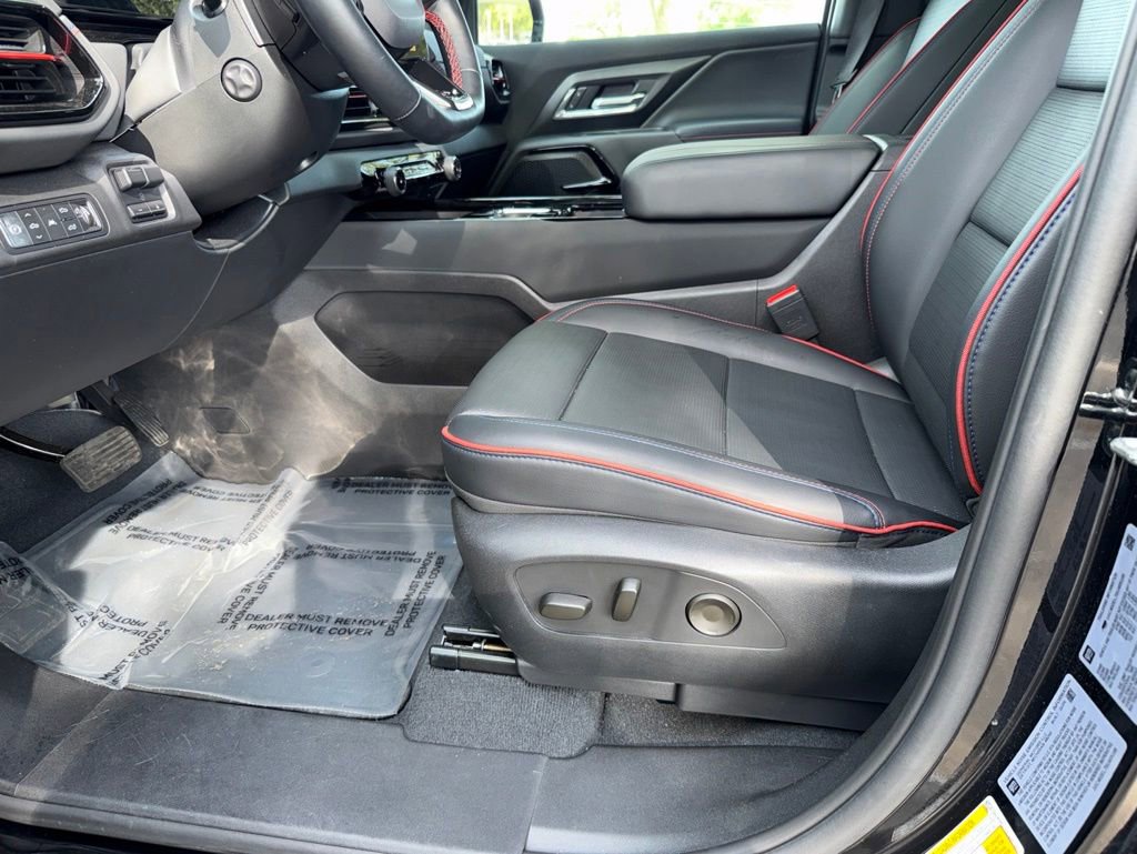 Used 2025 Chevrolet Silverado EV RST AWD/4WD image 27