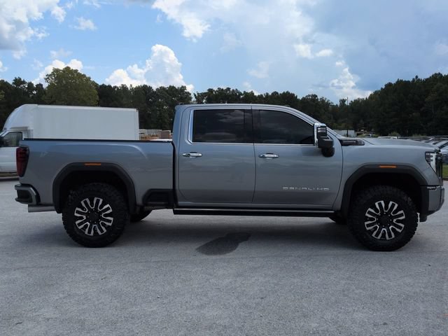 Used 2024 GMC Sierra 3500 Denali Ultimate AWD/4WD image 3