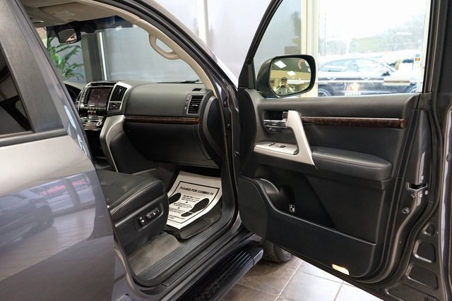 Used 2013 Toyota Land Cruiser image 49