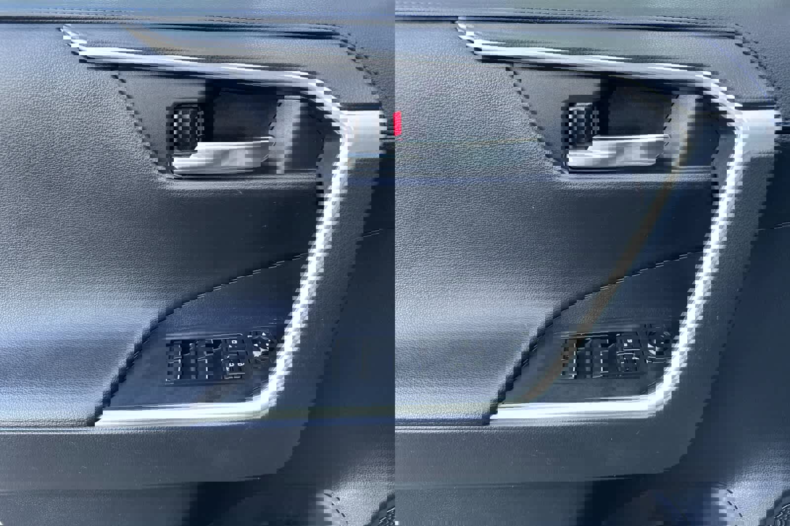 Used 2021 Toyota RAV4 XSE image 12