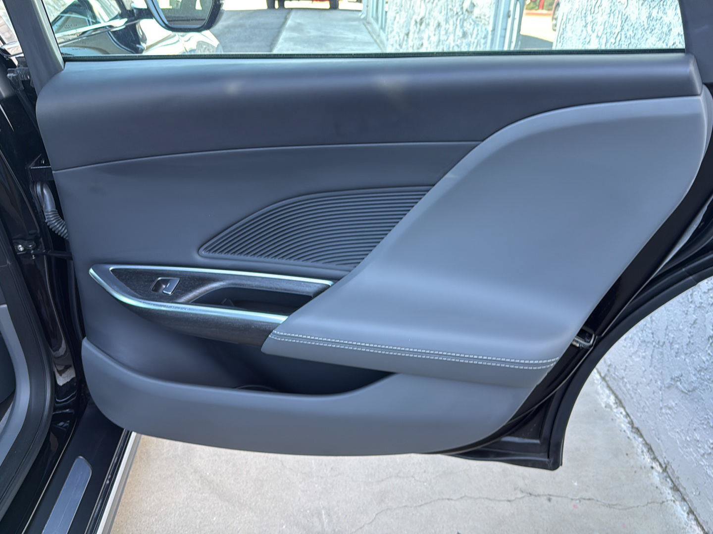 Used 2023 Lucid Air Pure AWD/4WD image 30
