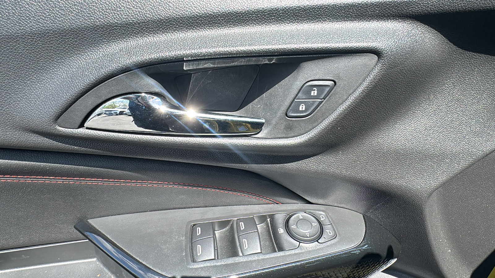 Used 2024 Chevrolet Trax RS w/ Sunroof Package image 13