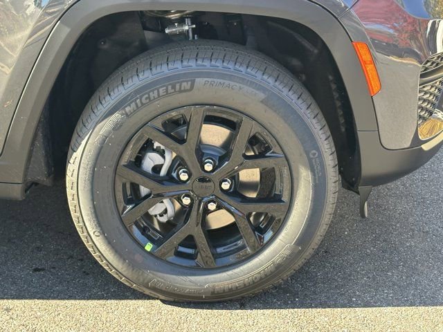 New 2025 Jeep Grand Cherokee Altitude image 12