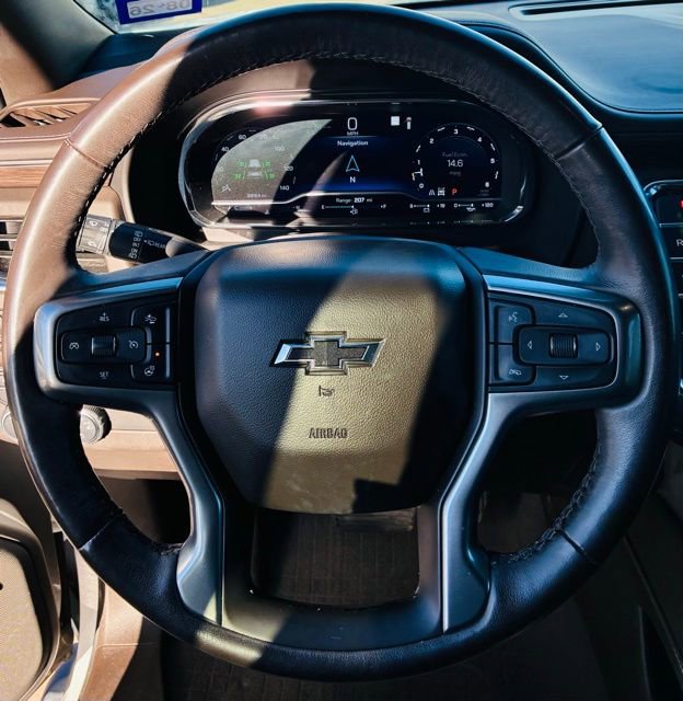 Used 2022 Chevrolet Suburban Z71 w/ Luxury Package image 10