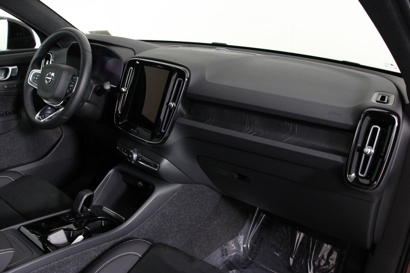 Certified 2023 Volvo C40 P8 Recharge Plus w/ Climate Package image 22