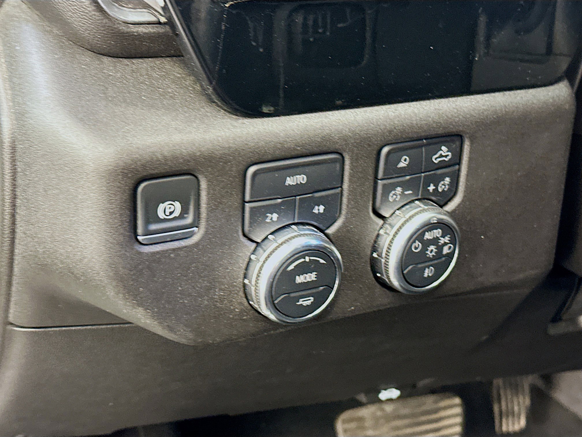 Used 2025 GMC Sierra 1500 SLT AWD/4WD image 17