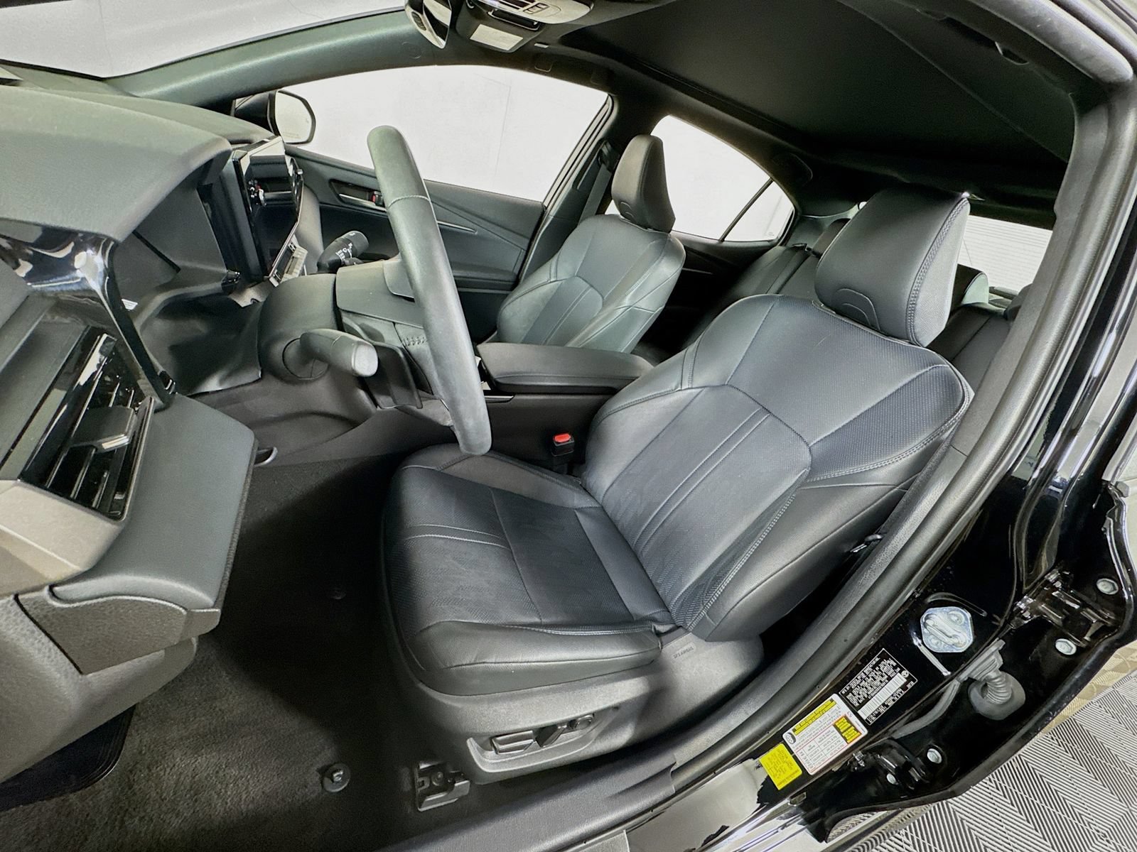 Used 2025 Toyota Camry XSE FWD image 12