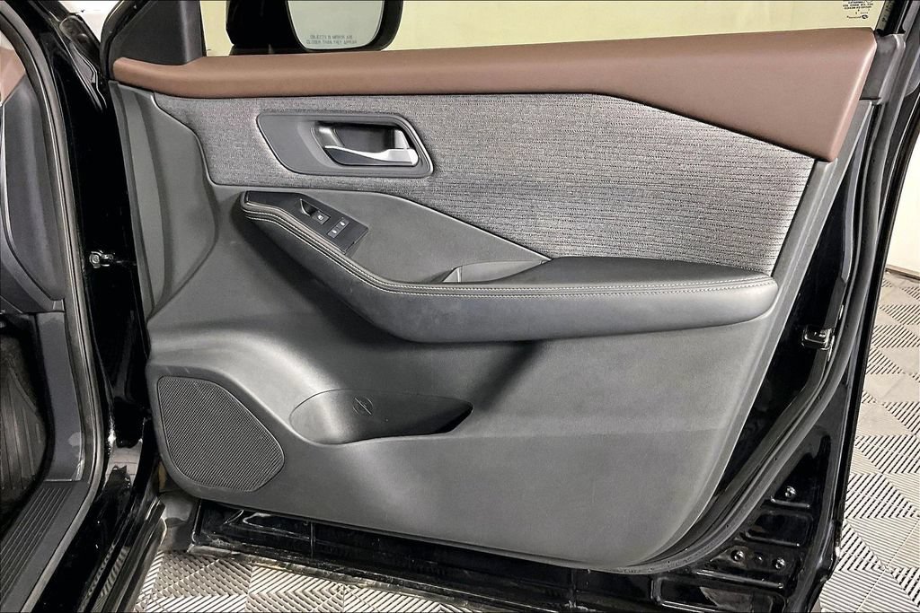 Used 2022 Nissan Rogue SV FWD image 22