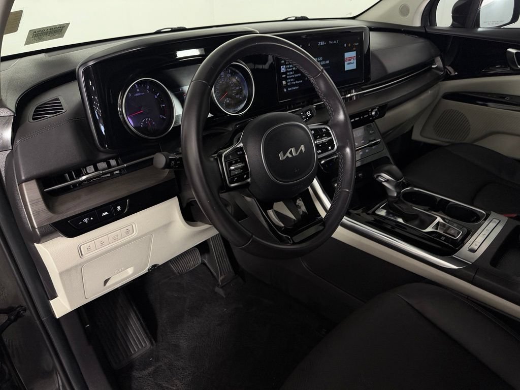 Used 2024 Kia Carnival EX FWD image 22