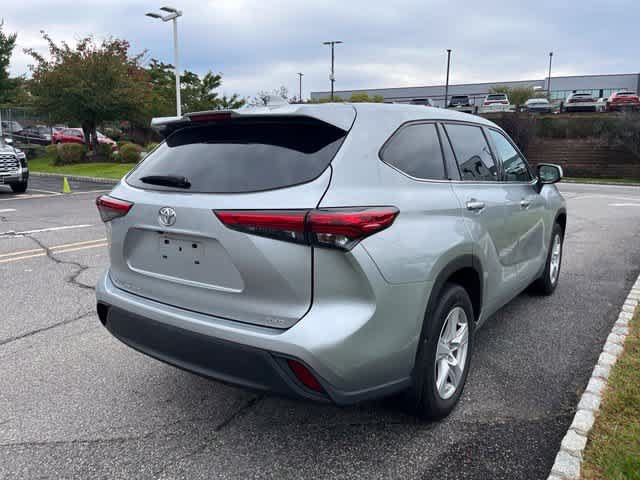 Used 2021 Toyota Highlander L AWD/4WD image 4