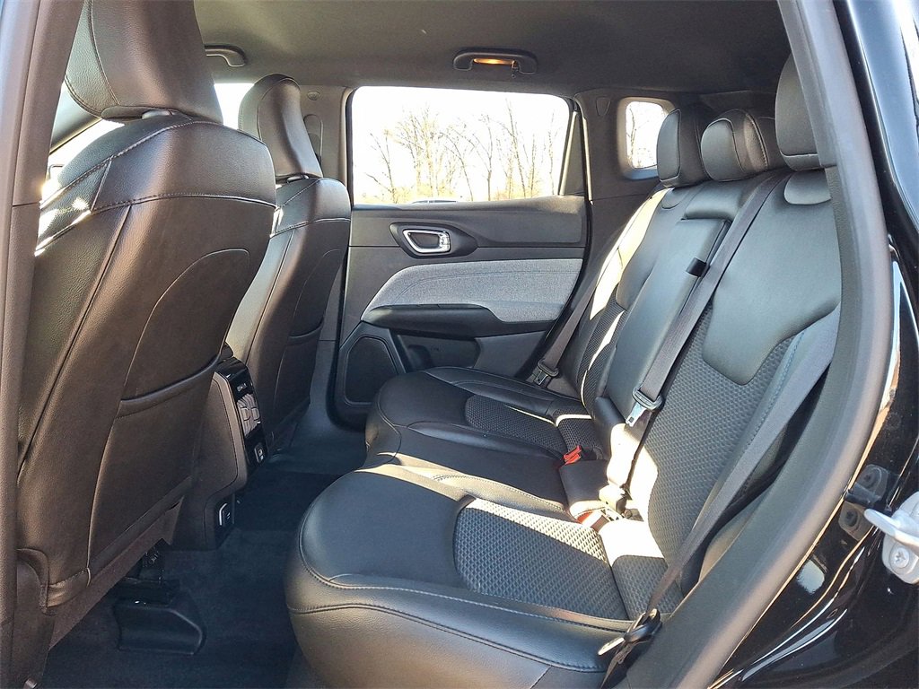 Used 2023 Jeep Compass Latitude image 19