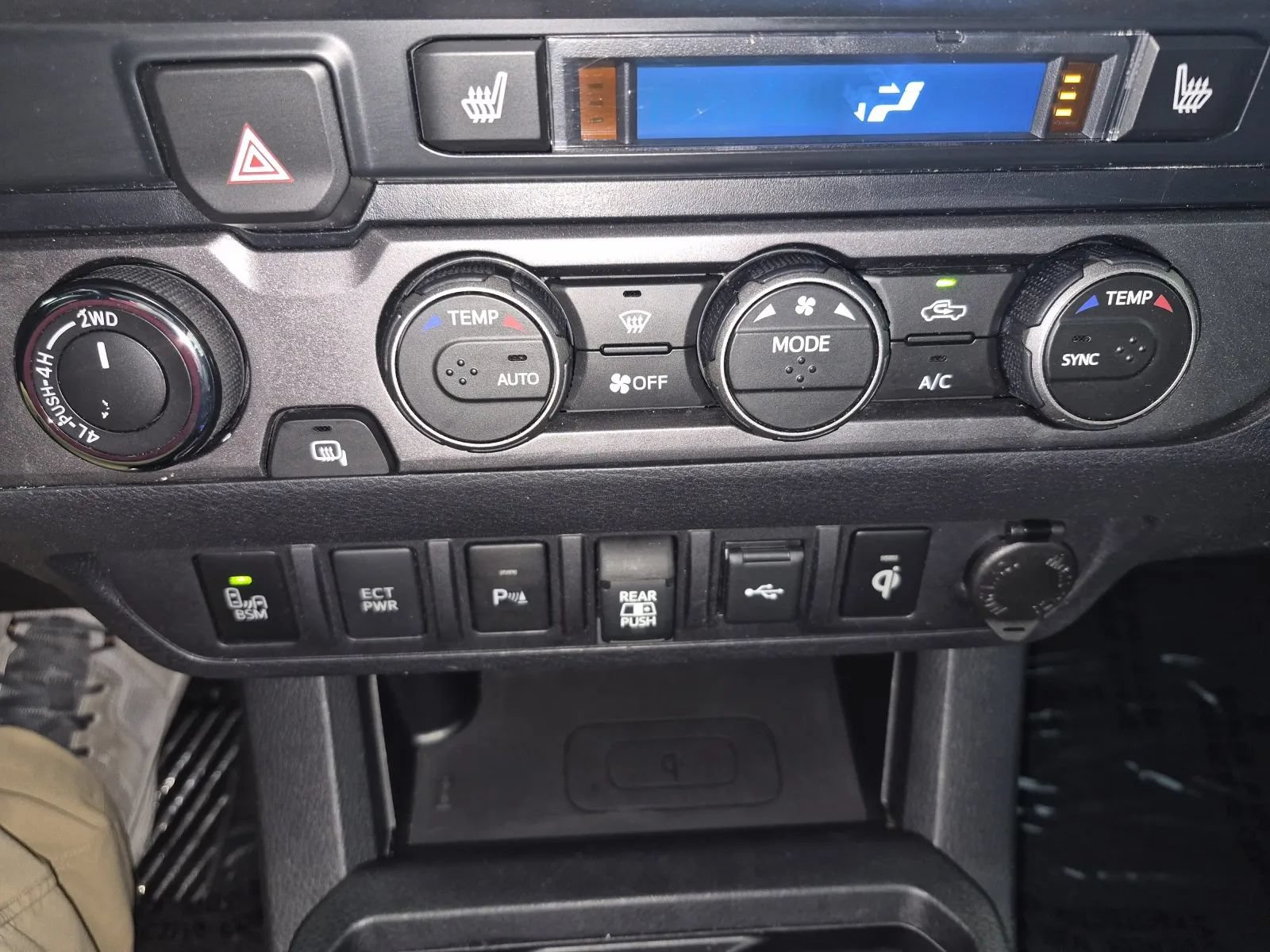 Used 2021 Toyota Tacoma TRD Off-Road w/ TRD Premium Off Road Package AWD/4WD image 33