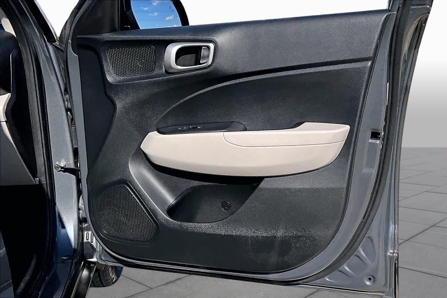 Certified 2023 Hyundai Venue SEL FWD image 23