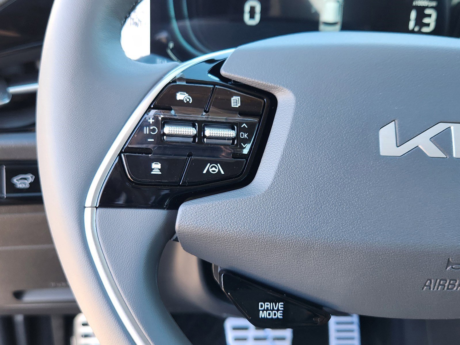 New 2025 Kia Niro SX Touring image 17