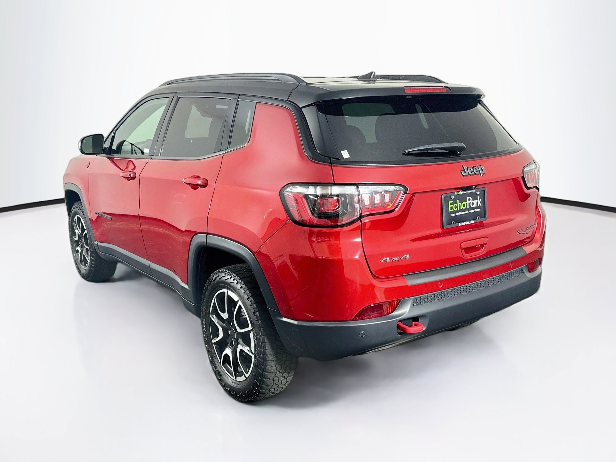 Used 2025 Jeep Compass Trailhawk AWD/4WD image 5