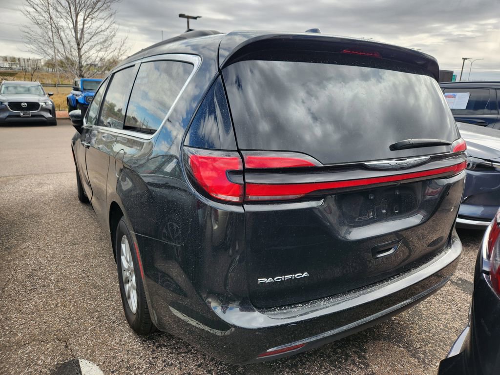 Used 2022 Chrysler Pacifica Touring-L image 8