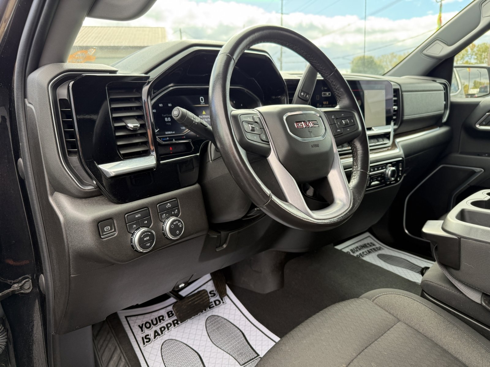 Used 2022 GMC Sierra 1500 SLE image 11