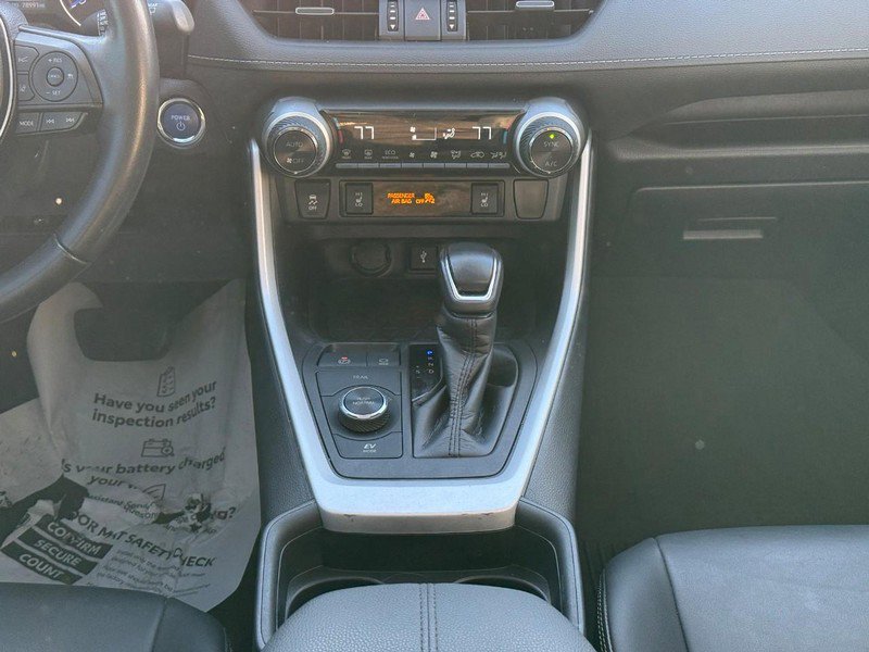 Used 2021 Toyota RAV4 XLE Premium image 17