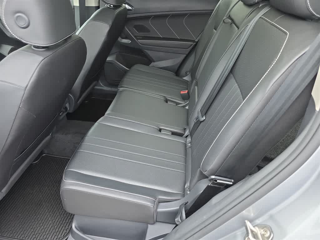 Used 2023 Volkswagen Tiguan SE w/ Panoramic Sunroof Package AWD/4WD image 16