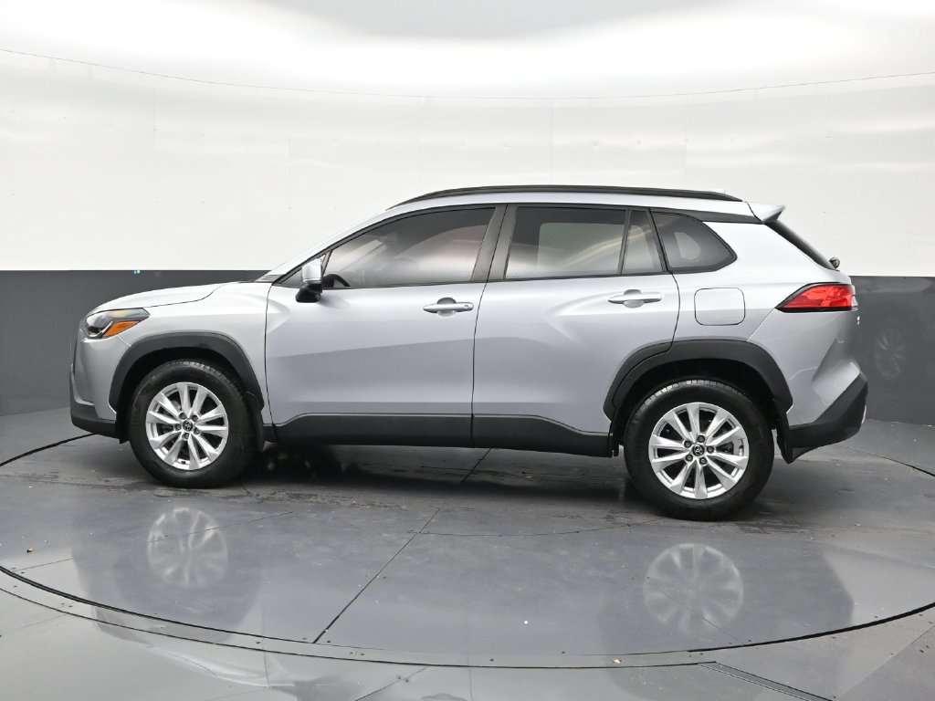 Used 2024 Toyota Corolla Cross LE w/ Moonroof Package FWD image 2
