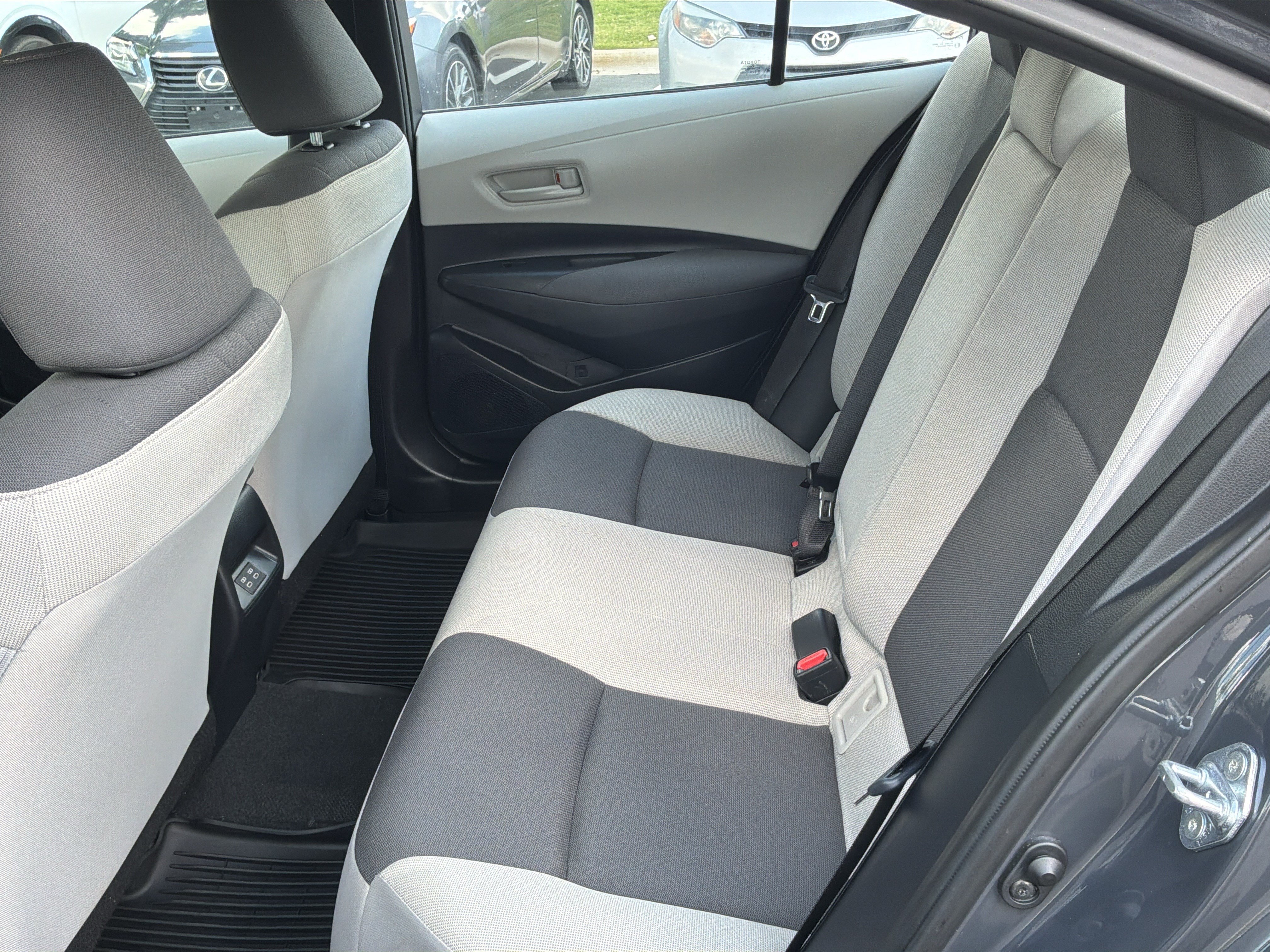 Used 2025 Toyota Corolla LE FWD image 30