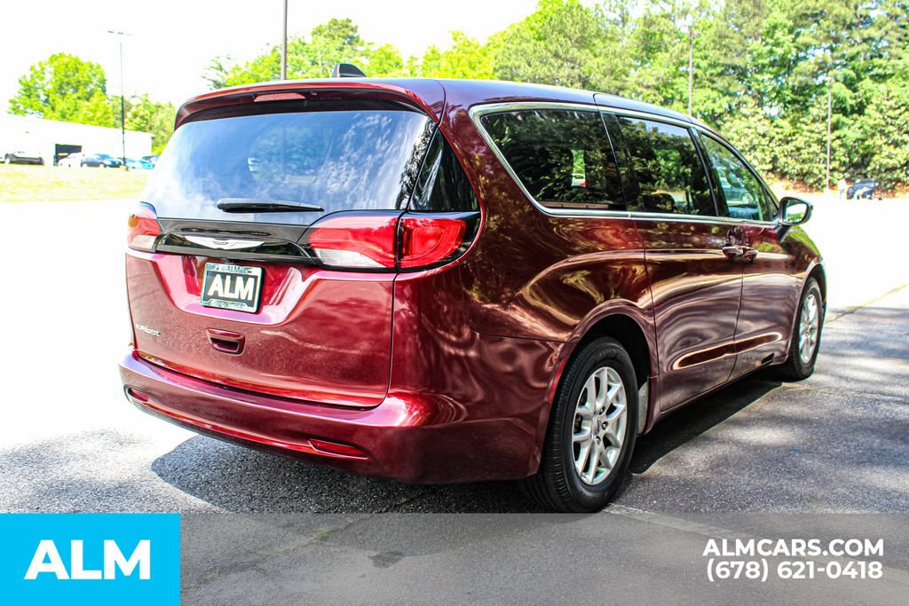 Used 2023 Chrysler Voyager LX FWD image 5