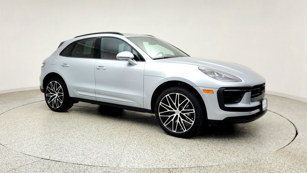Used 2025 Porsche Macan AWD/4WD image 3