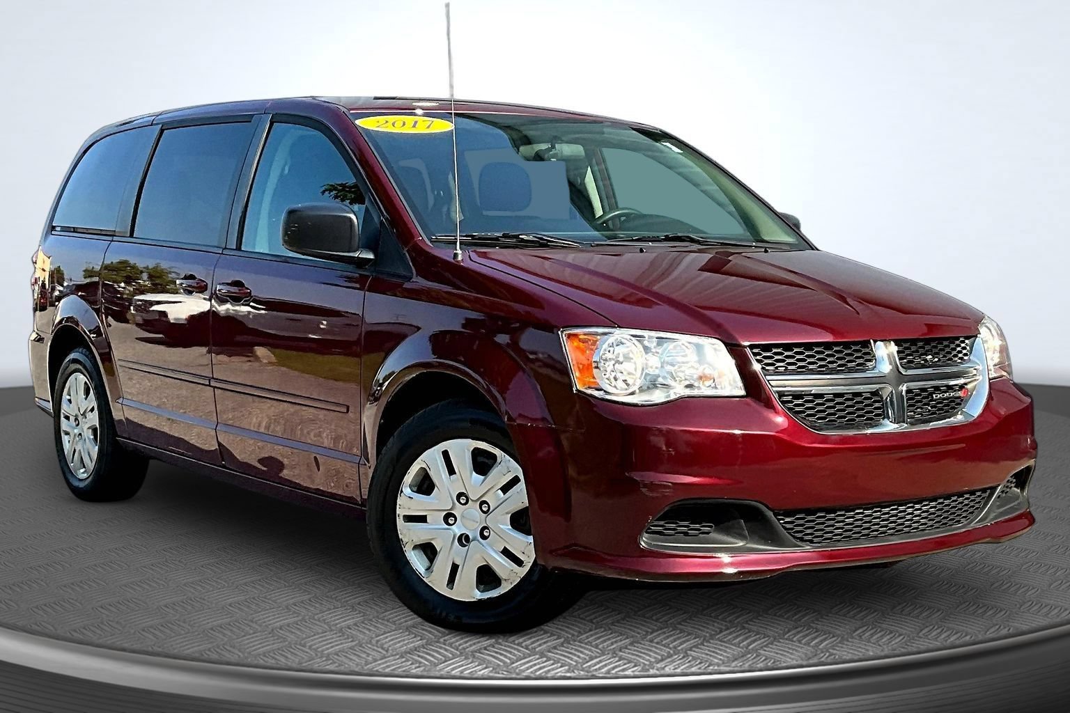 Used 2017 Dodge Grand Caravan SE w/ Power Window Group FWD image 2