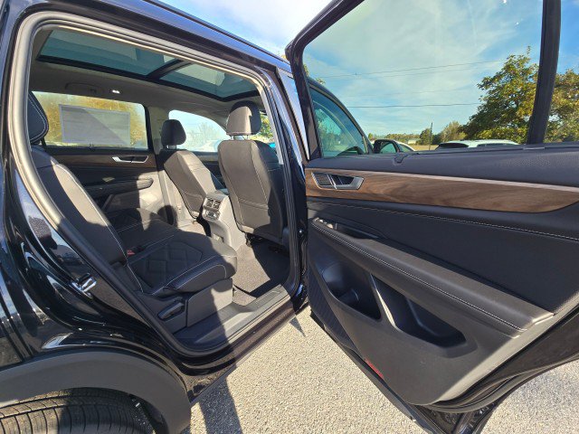 New 2026 Volkswagen Atlas SE image 13