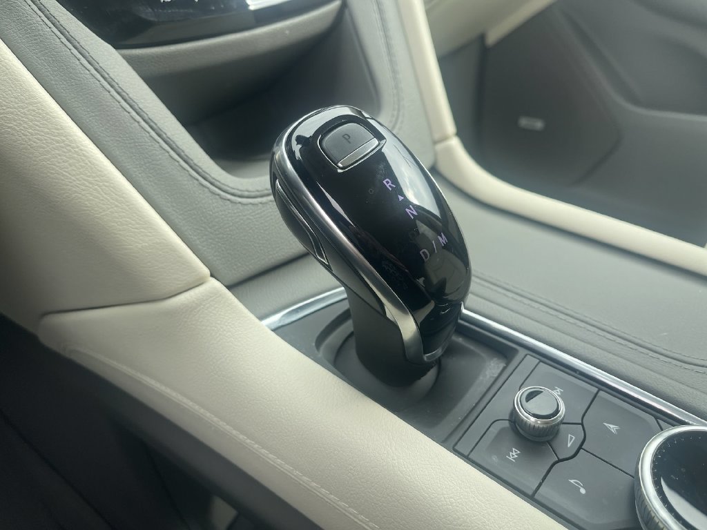 Used 2025 Cadillac XT6 Premium Luxury w/ LPO, Floor Liner Package AWD/4WD image 24