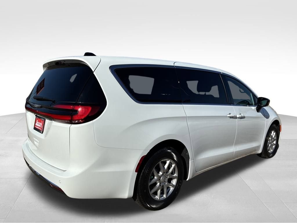 New 2026 Chrysler Pacifica Select image 5