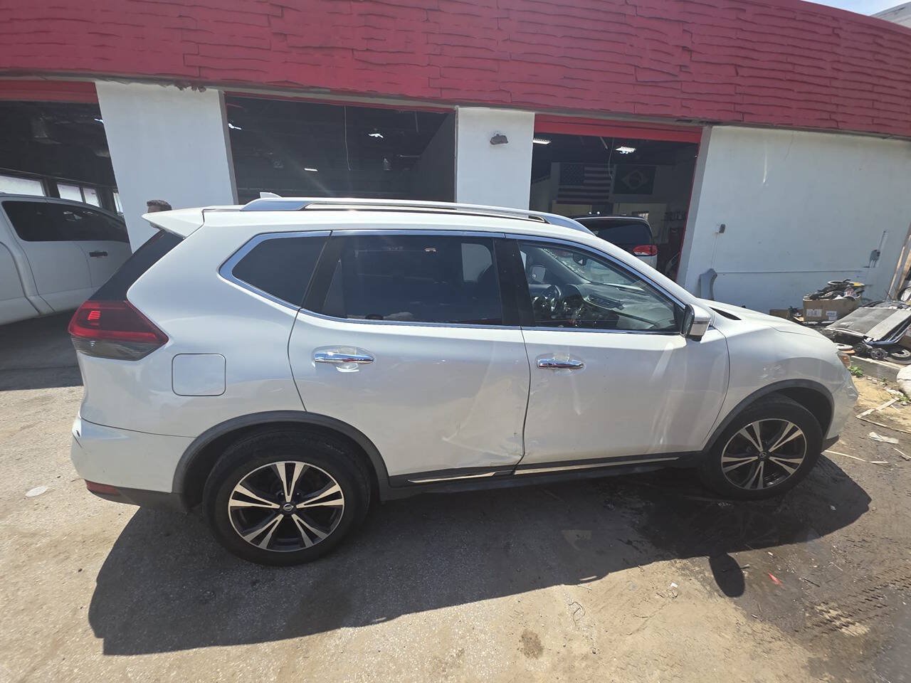 Used 2018 Nissan Rogue SL AWD/4WD image 12
