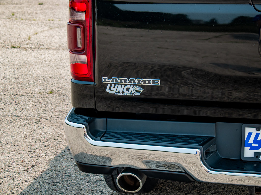 Used 2019 RAM 1500 Laramie AWD/4WD image 13