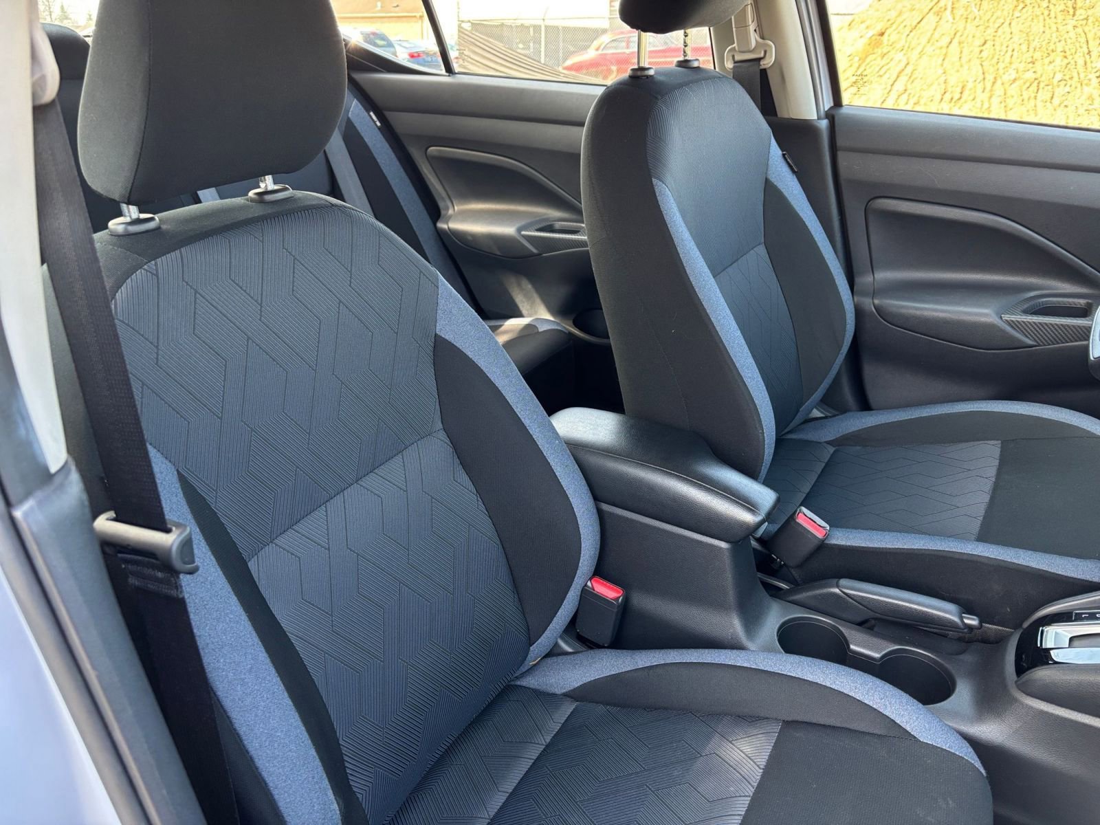 Used 2025 Nissan Versa SV image 34