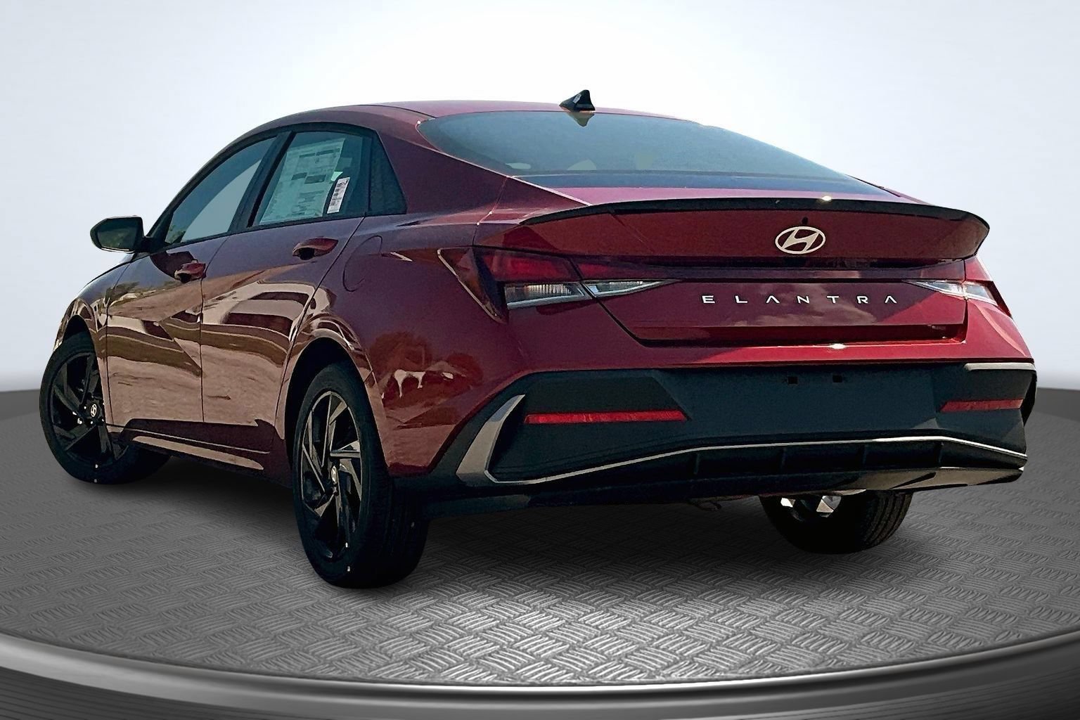 Used 2026 Hyundai Elantra Sport FWD image 3