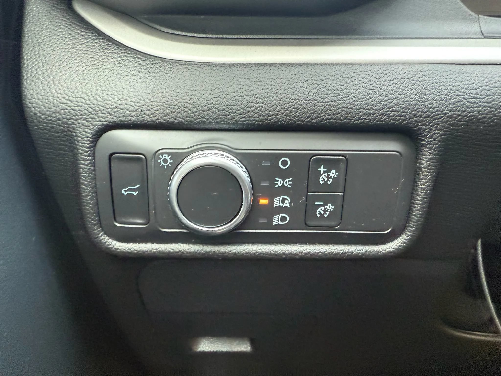 Used 2021 Ford Explorer XLT AWD/4WD image 17