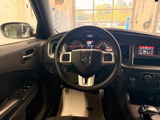 Used 2013 Dodge Charger SE RWD image 16