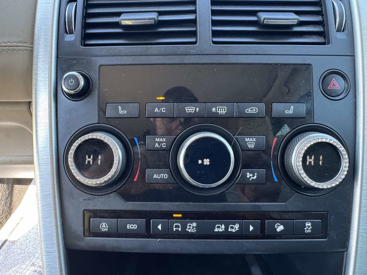 Used 2018 Land Rover Discovery Sport HSE image 17