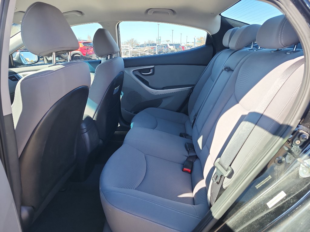 Used 2015 Hyundai Elantra SE image 11