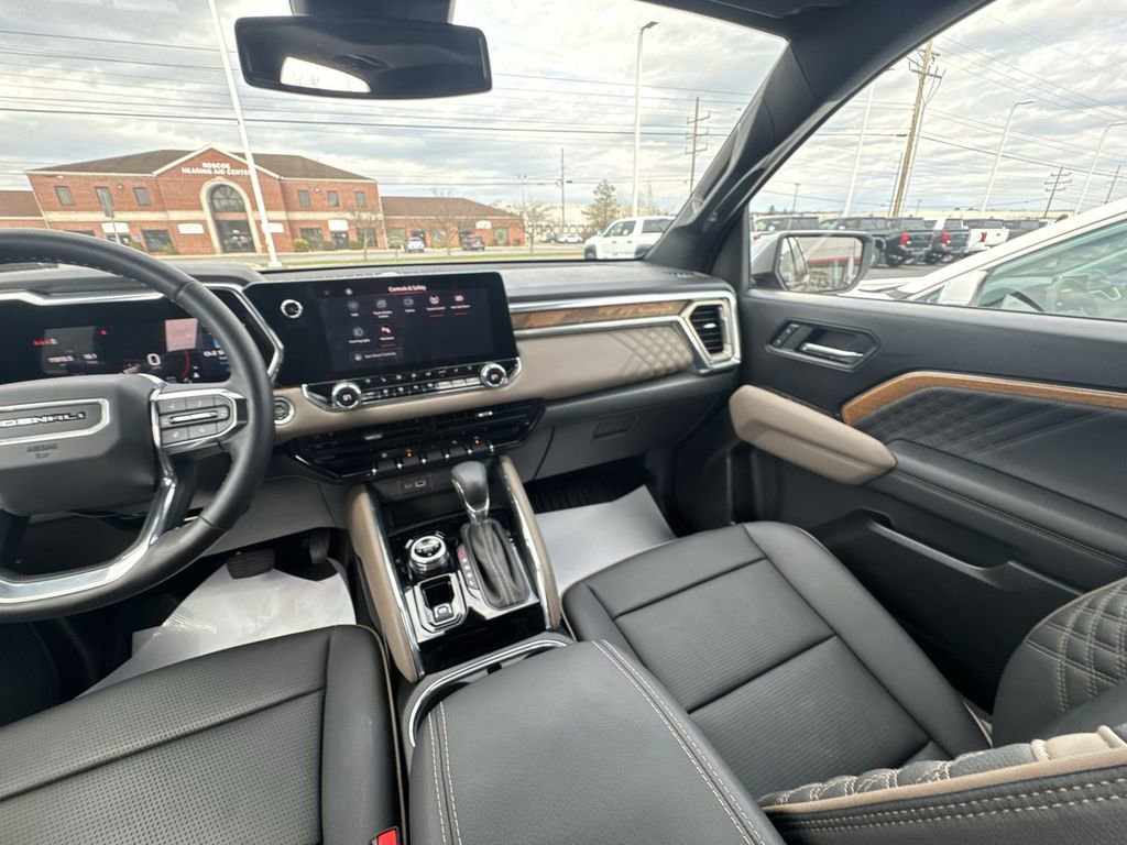 Used 2024 GMC Canyon Denali image 11