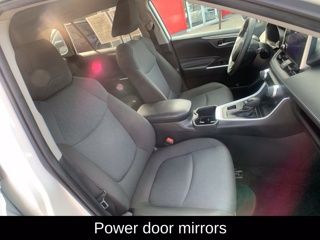 Used 2025 Toyota RAV4 XLE AWD/4WD image 29