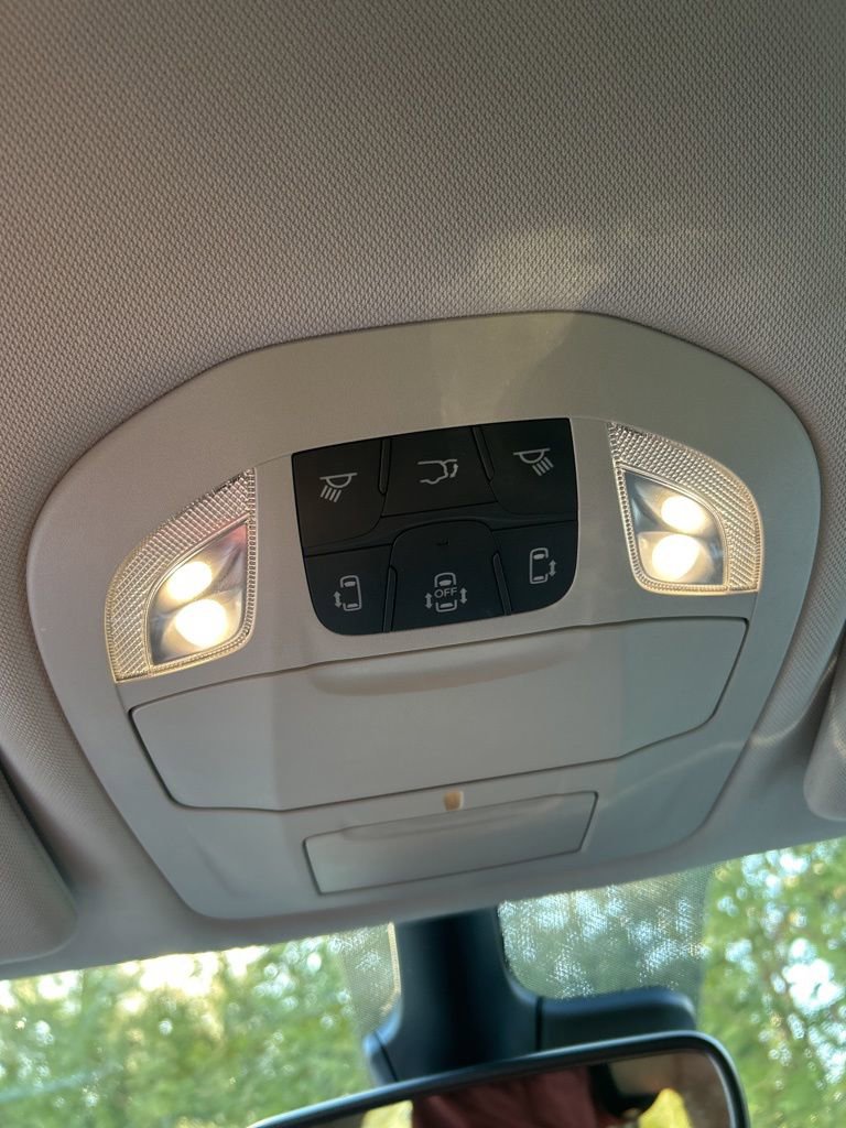 Used 2024 Chrysler Pacifica Touring-L image 21