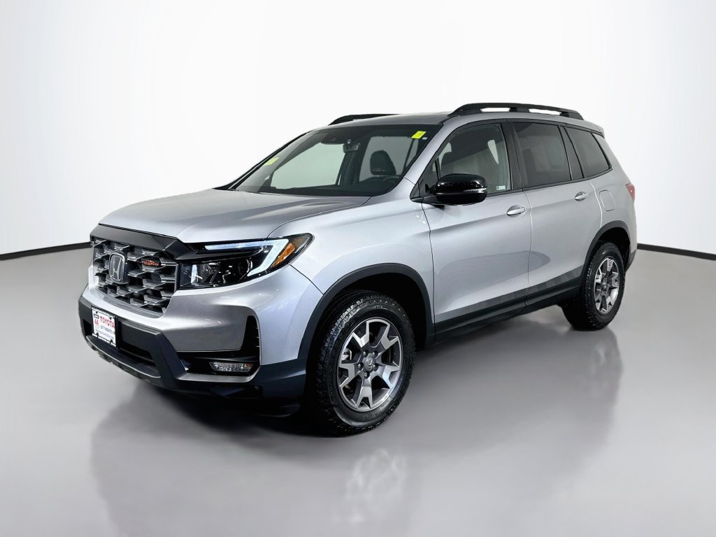 Used 2023 Honda Passport TrailSport image 2