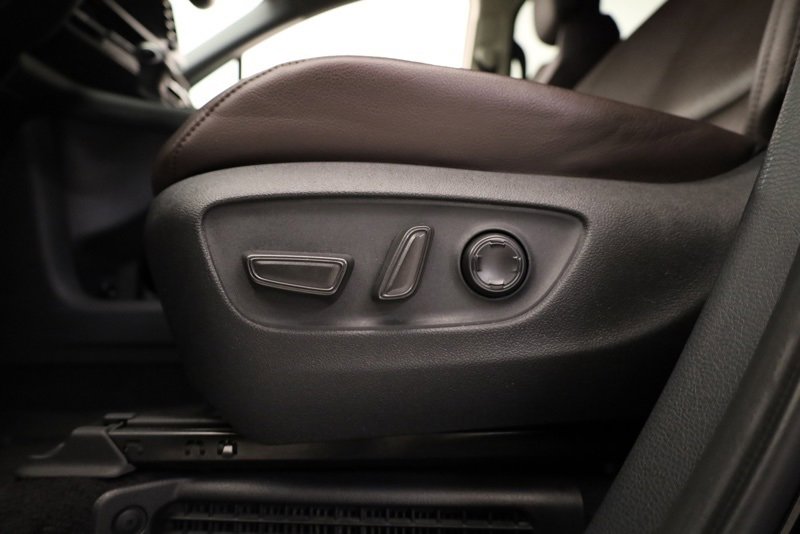 Used 2023 Toyota Sienna Platinum image 11