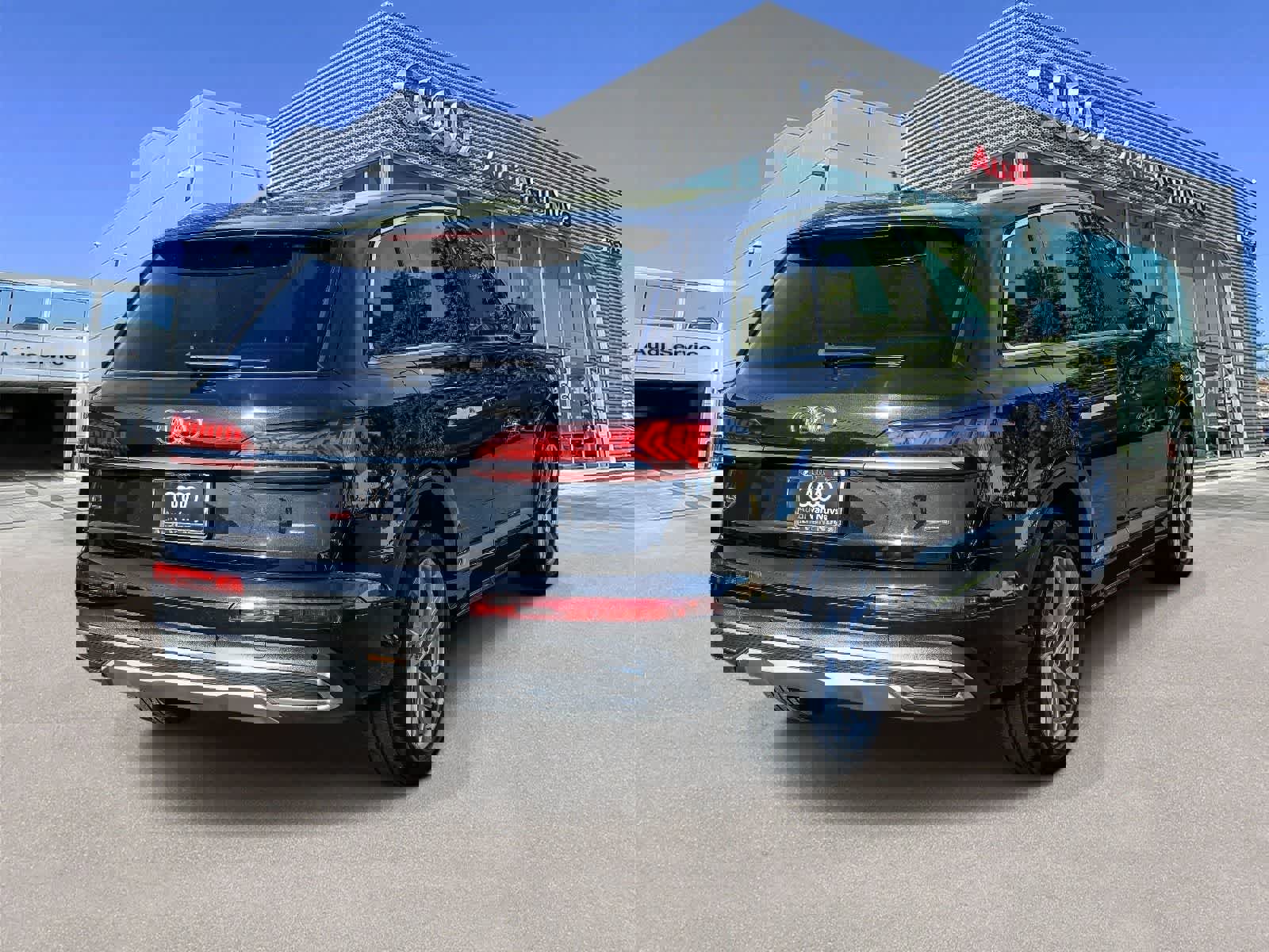 Used 2022 Audi Q7 Premium Plus w/ Premium Plus Package image 4