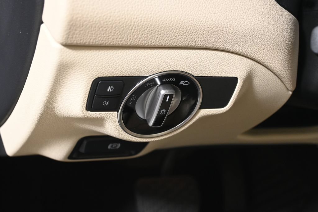 Used 2019 Mercedes-Benz GLA 250 4MATIC image 28