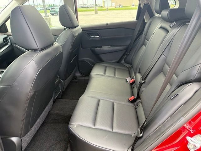 Used 2023 Nissan Rogue SV w/ SV Premium B Package FWD image 18