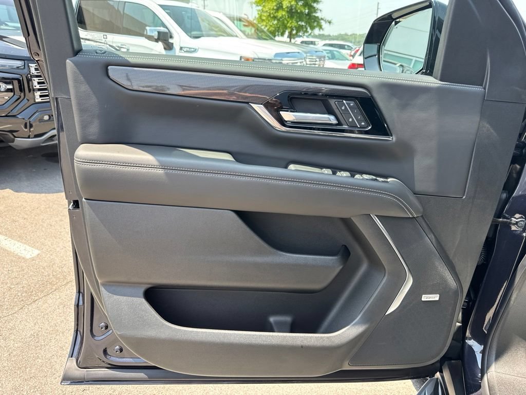 New 2026 GMC Yukon XL Elevation w/ LPO, Elevation Black Package RWD image 11